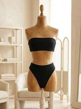 Blk Bandeau Style Bikini Size Small Bottom shows lots of cheek.